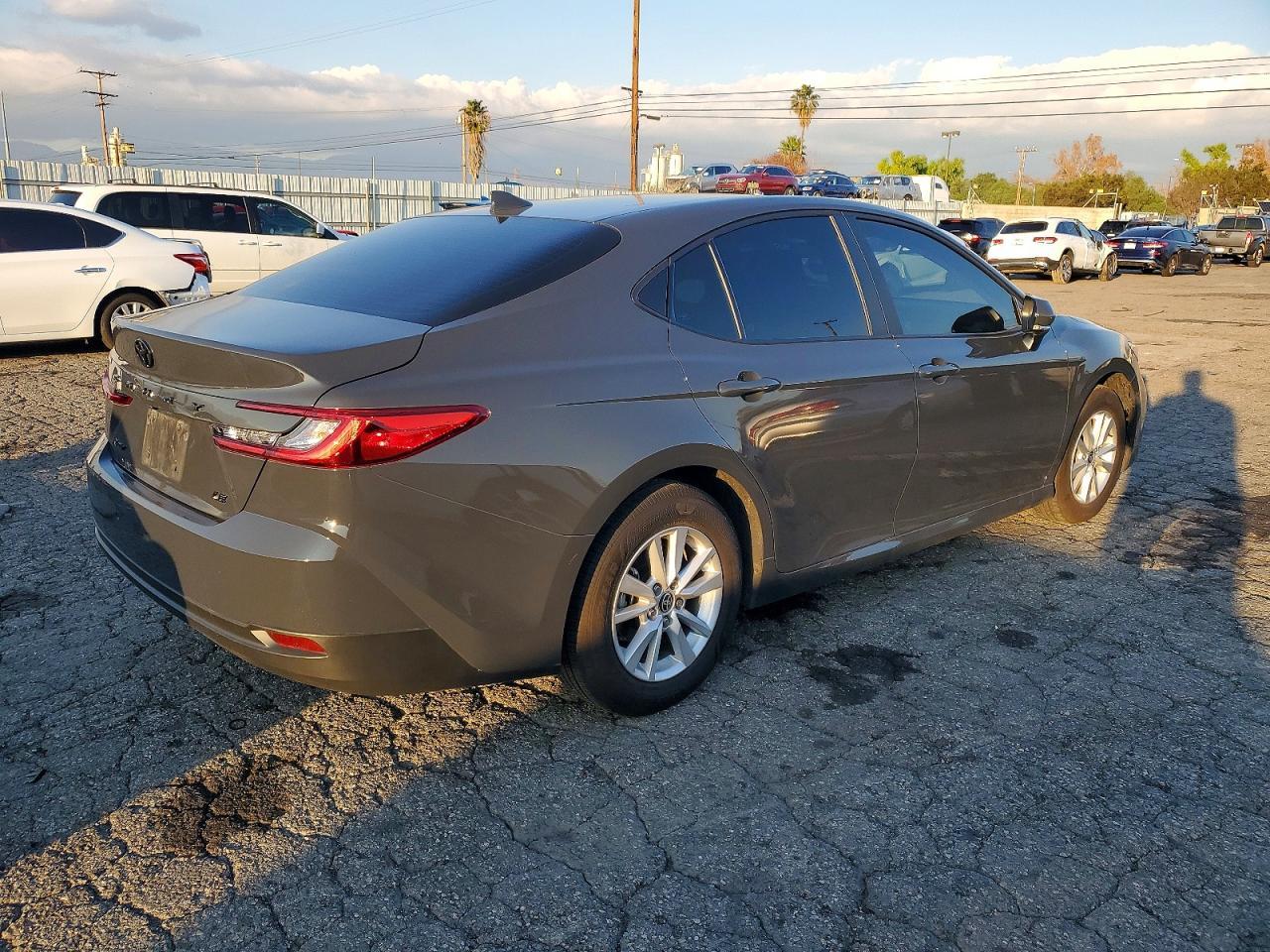 2025 Toyota Camry Le - Фото 3