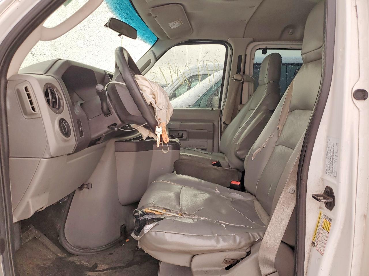 2010 Ford Econoline E350 Super Duty Wagon - Image 7