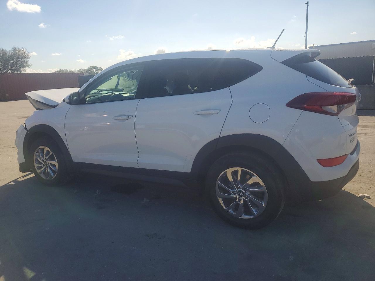 2017 Hyundai Tucson Se - Image 2