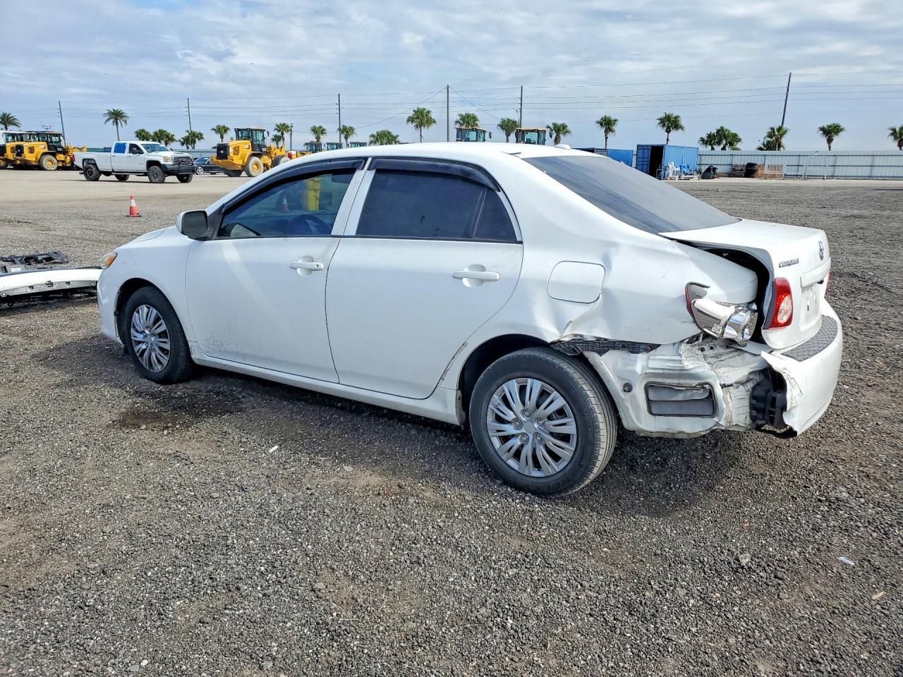 2010 Toyota Corolla Base - Фото 2