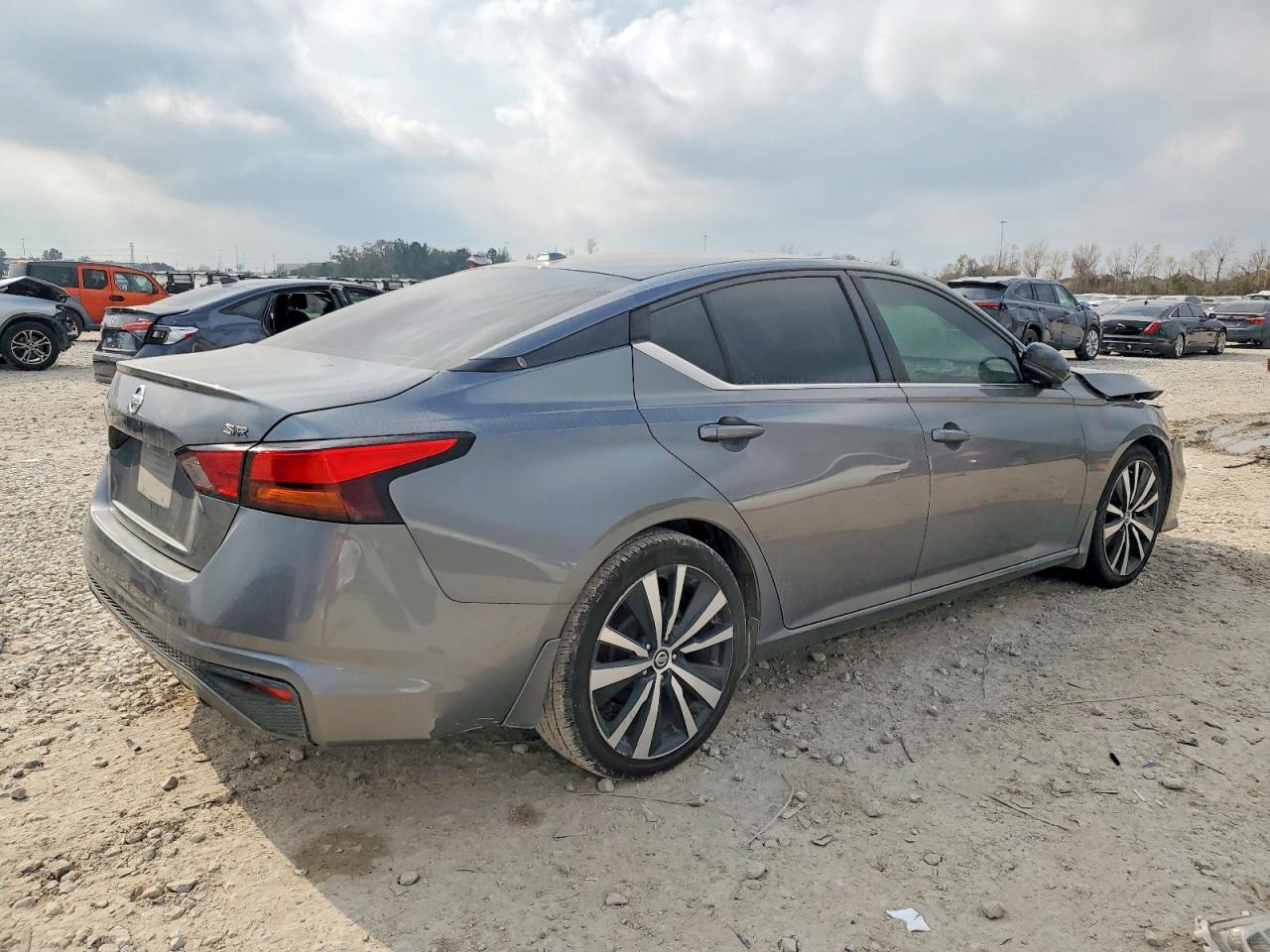 2019 Nissan Altima Sr - Фото 3