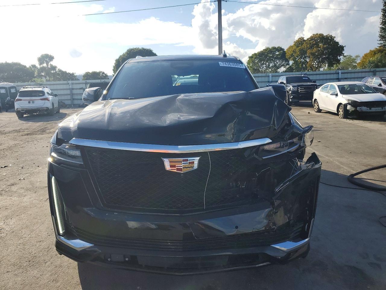 2022 Cadillac Escalade Esv Premium Luxury - Image 5