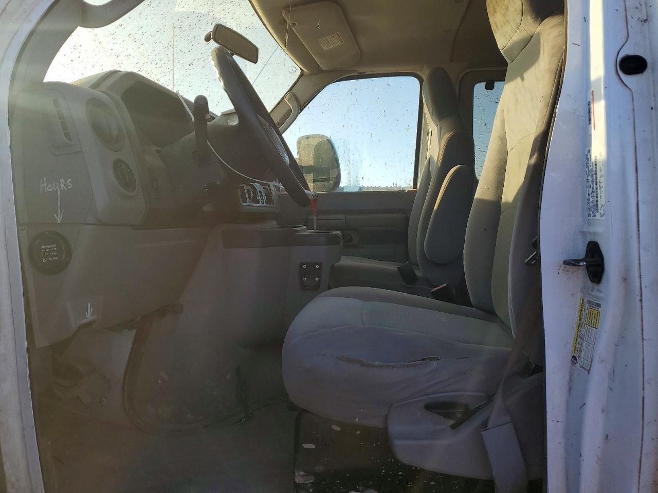 2012 Ford Econoline E350 Super Duty Wagon - Фото 7