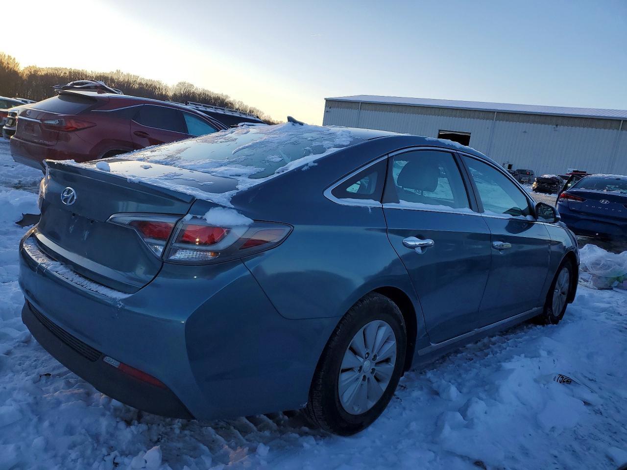 2016 Hyundai Sonata Hybrid - Image 3