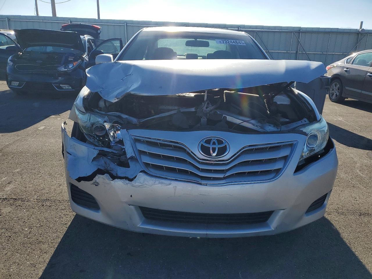 2011 Toyota Camry Base - Фото 5