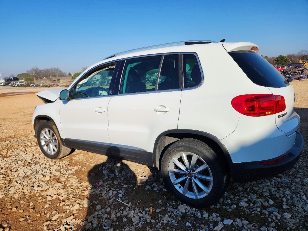 2017 Volkswagen Tiguan - Фото 2