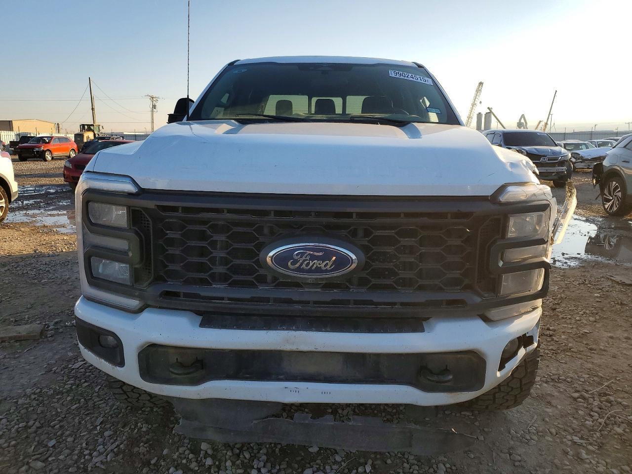 2023 Ford F250 Super Duty - Image 5