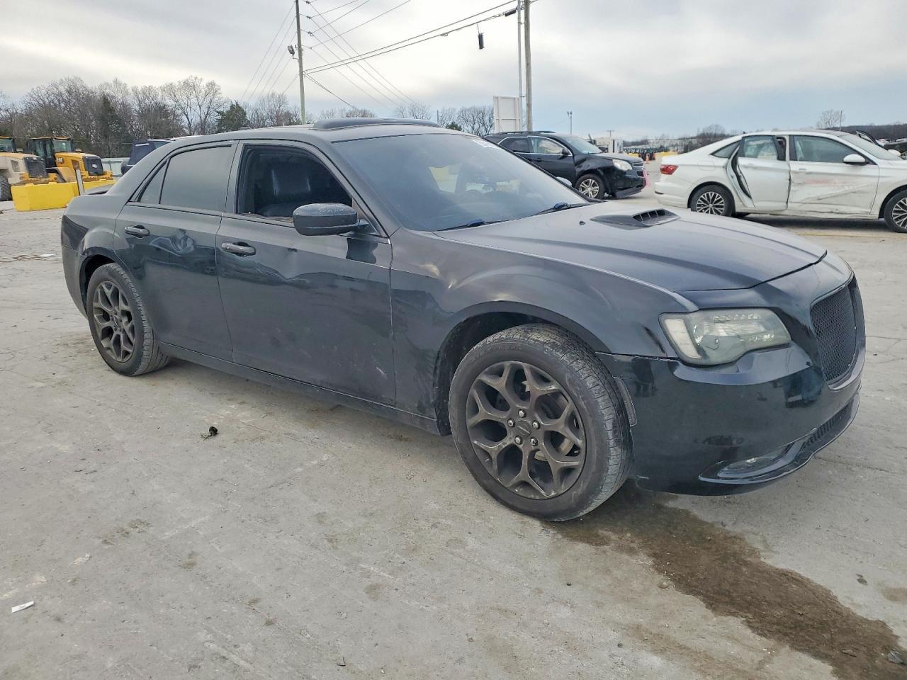 2016 Chrysler 300C - Image 4