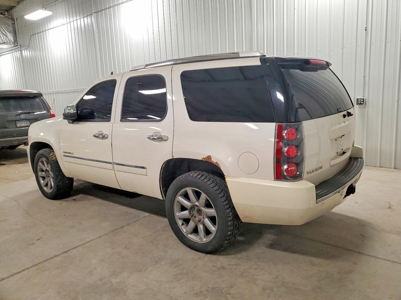 2013 GMC Yukon - Фото 2