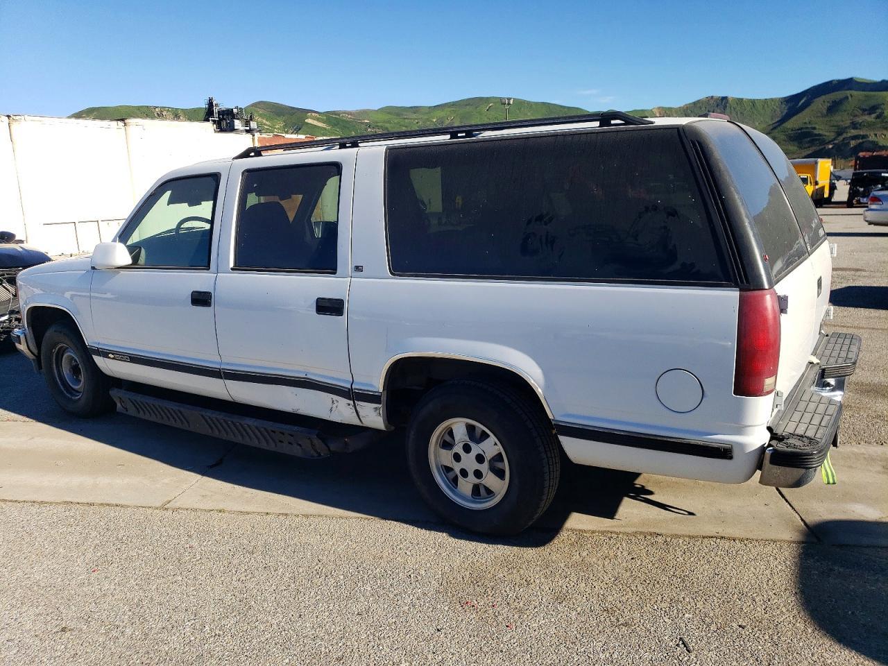 1995 Chevrolet Suburban 1 - Image 2