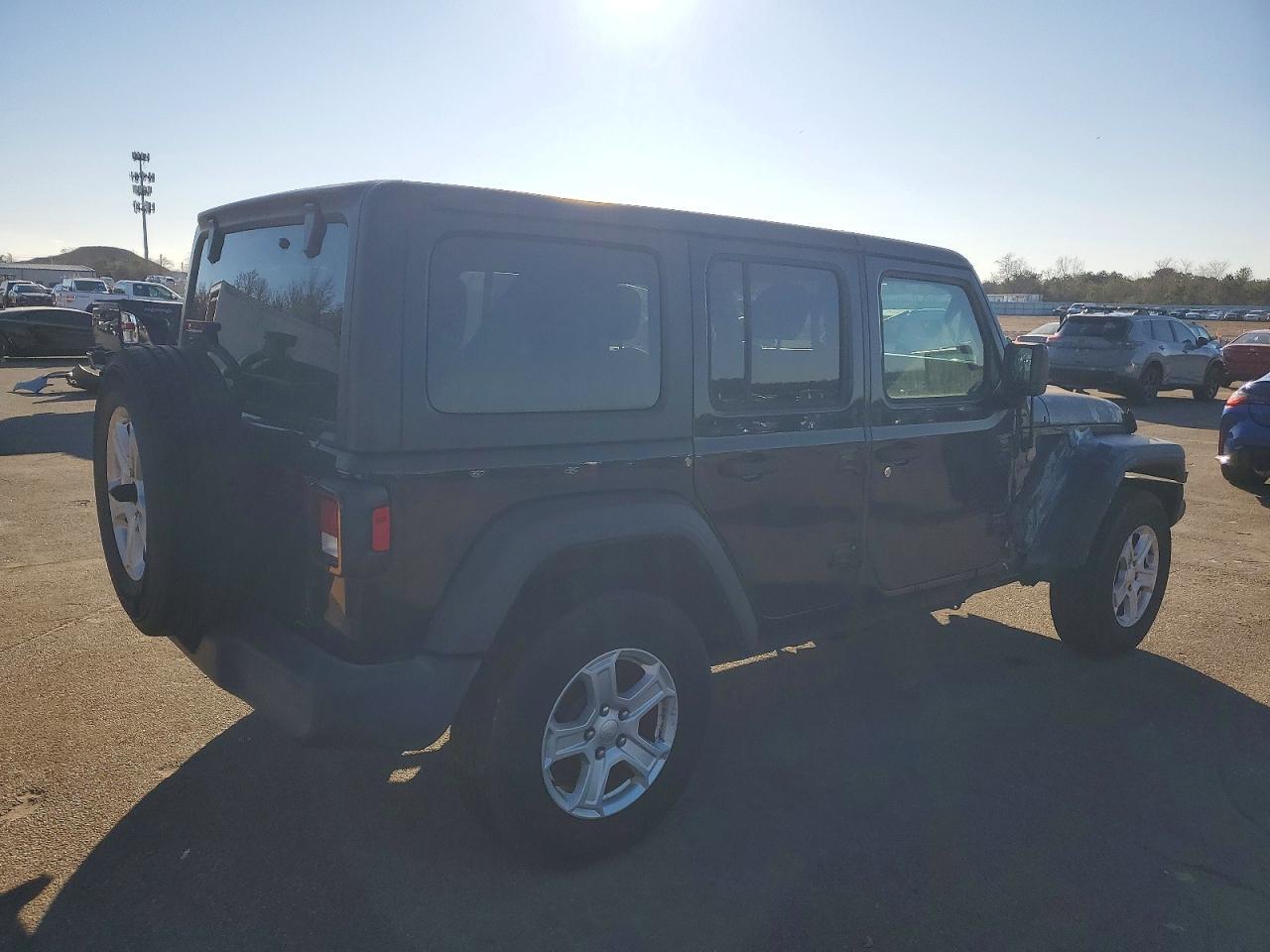 2018 Jeep Wrangler Unlimited Sport - Фото 3