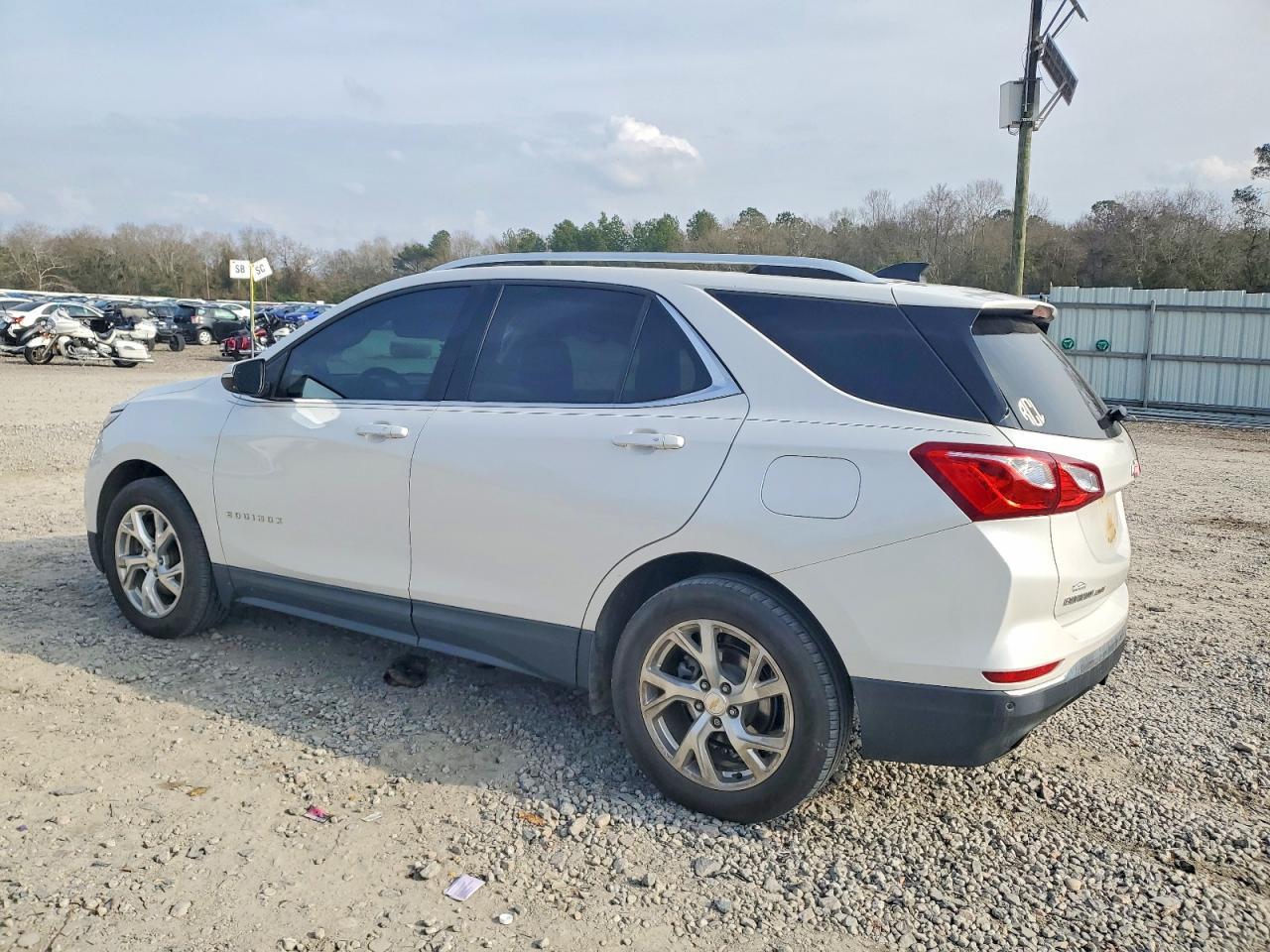 2019 Chevrolet Equinox Lt - Image 2