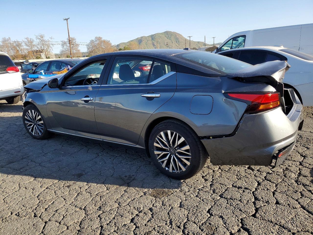 2025 Niss Altima Sv - Фото 2