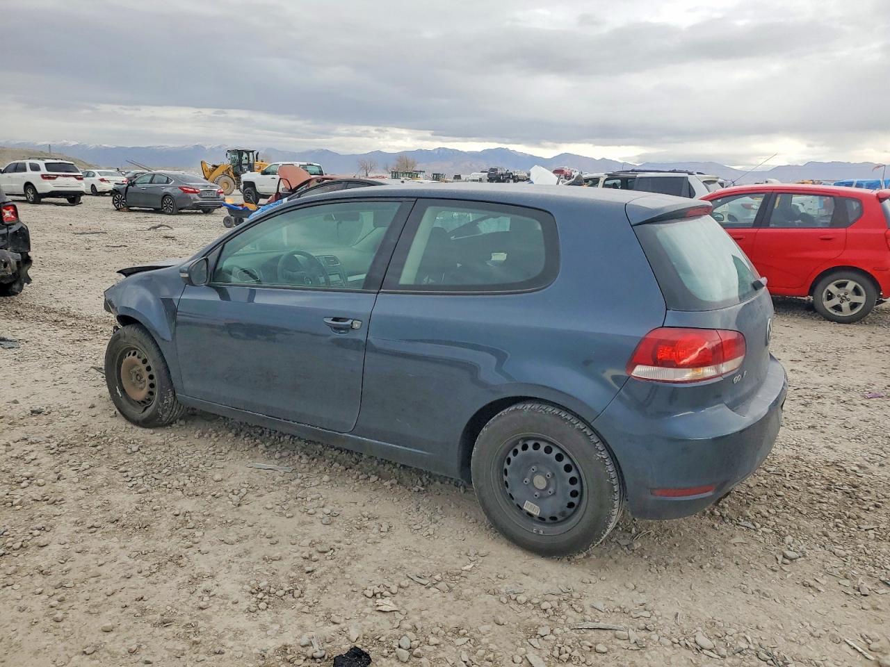 2011 Volkswagen Golf - Image 2