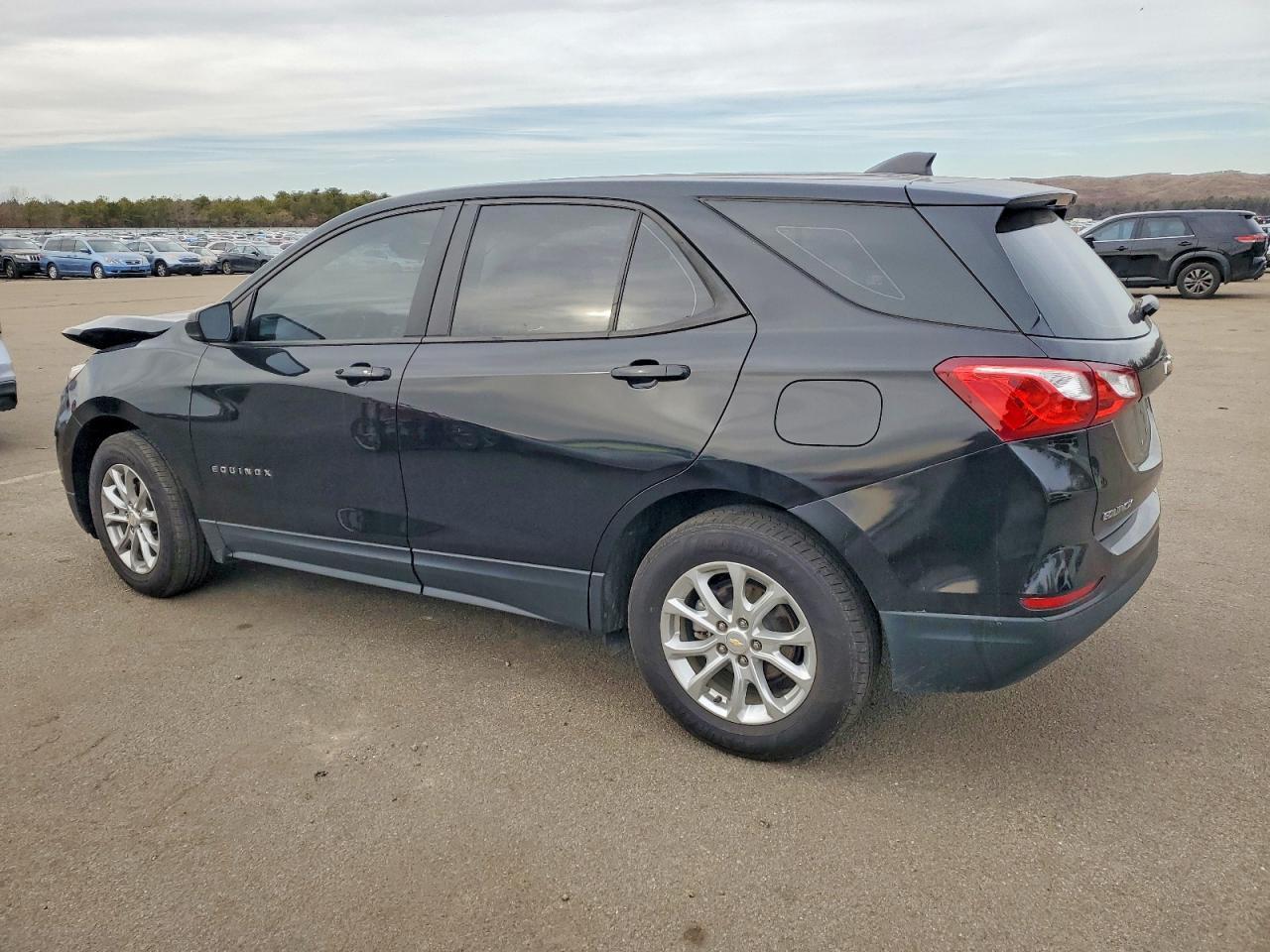 2021 Chevrolet Equinox Ls - Фото 2