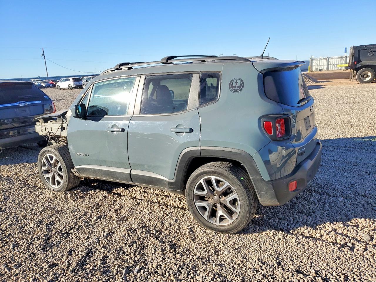 2017 Jeep Renegade Latitude - Image 2