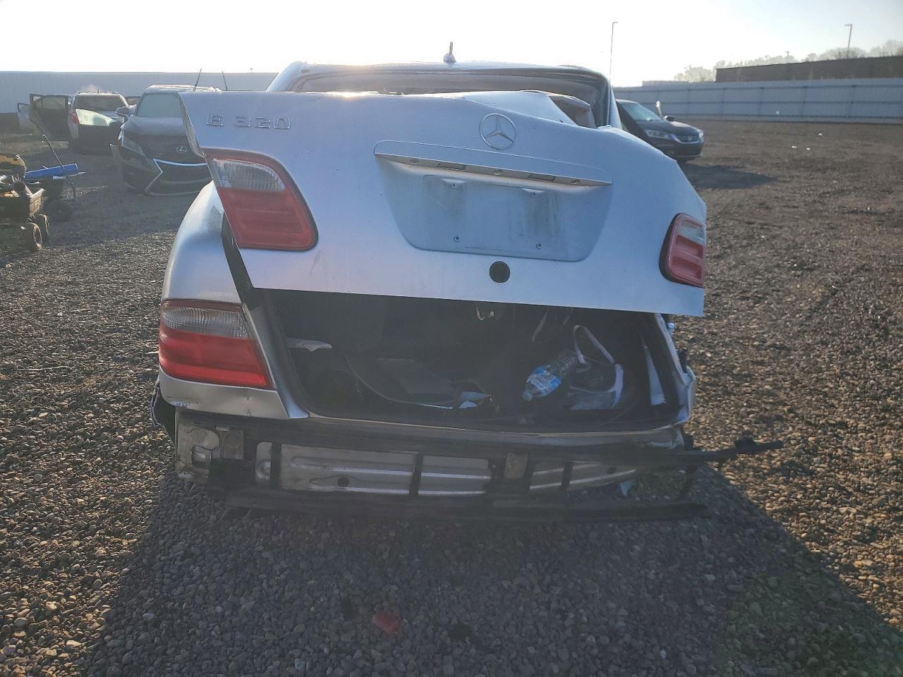 2002 Mercedes-Benz E 320 - Image 6