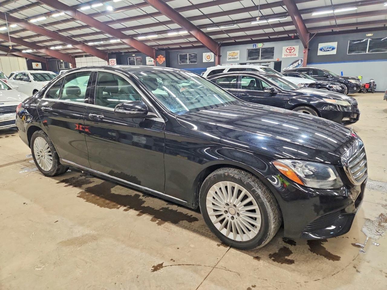 2017 Mercedes-Benz C 300 4Matic - Фото 4