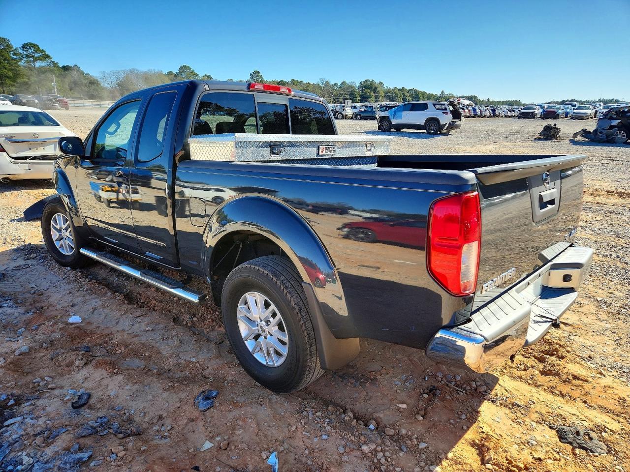 2015 Nissan Frontier Sv - Image 2