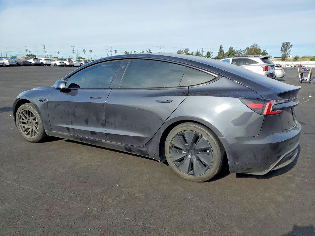 2024 Tesla Model 3 - Фото 2