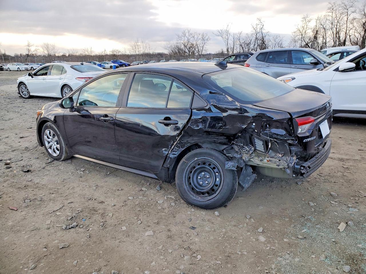 2025 Toyota Corolla Le - Фото 2