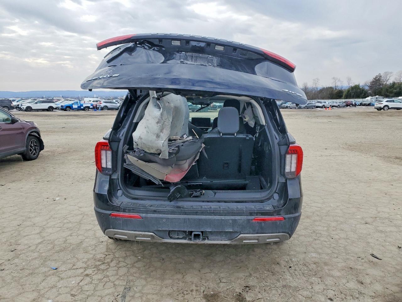 2025 Ford Explorer Active - Фото 6