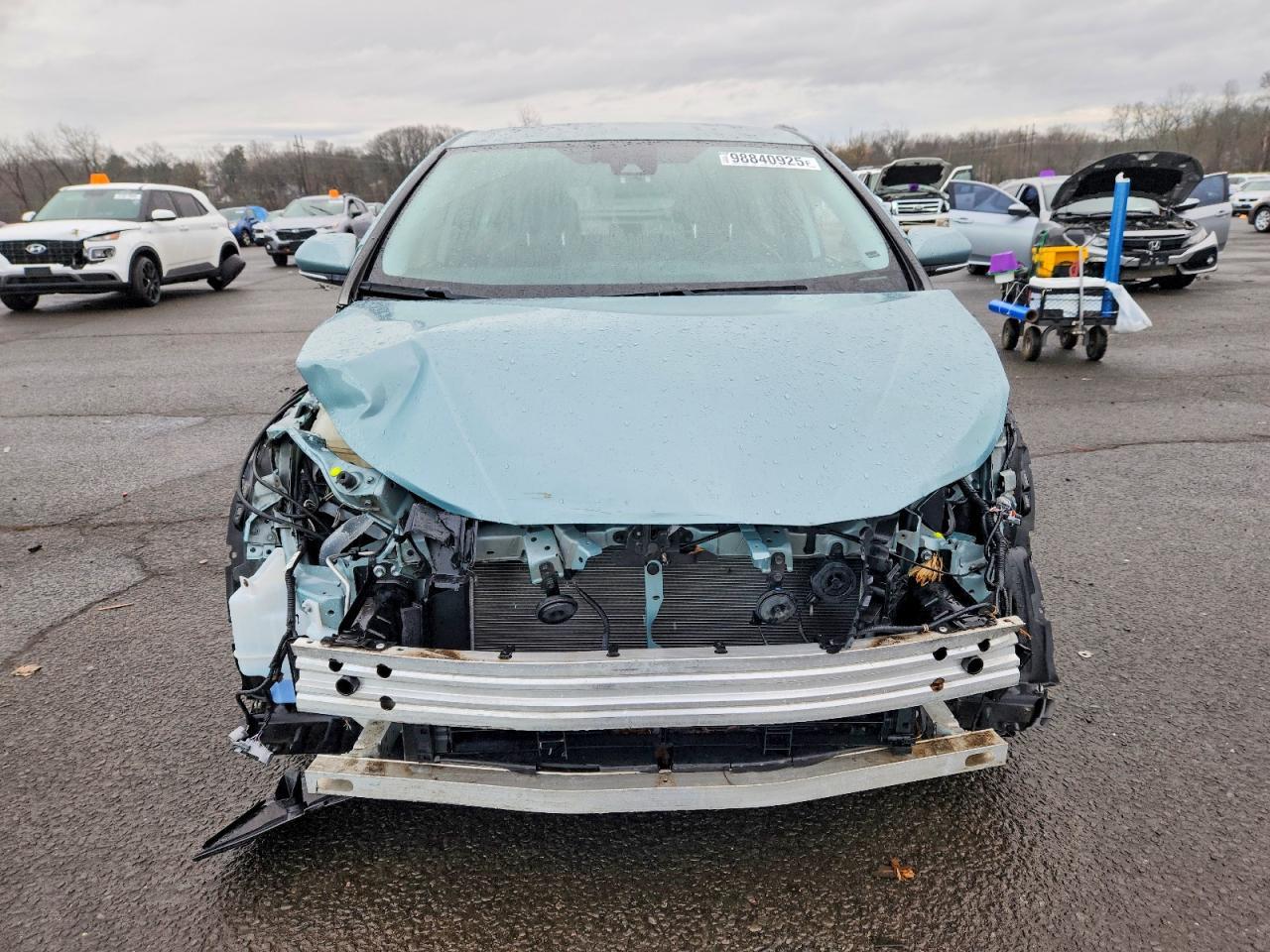2020 Toyota Prius Le - Фото 5