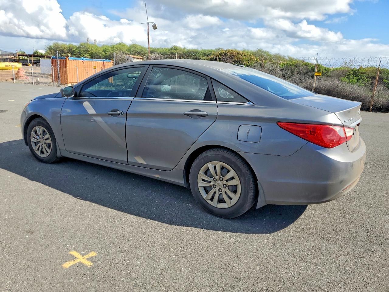 2011 Hyundai Sonata Gls - Image 2