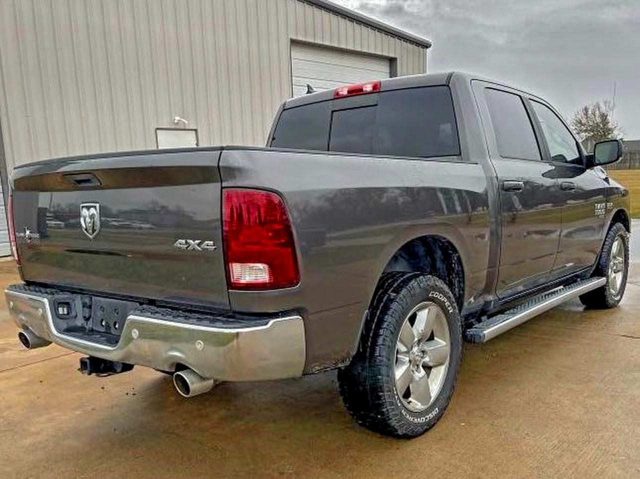 2019 Ram 1500 Classic Slt - Image 4