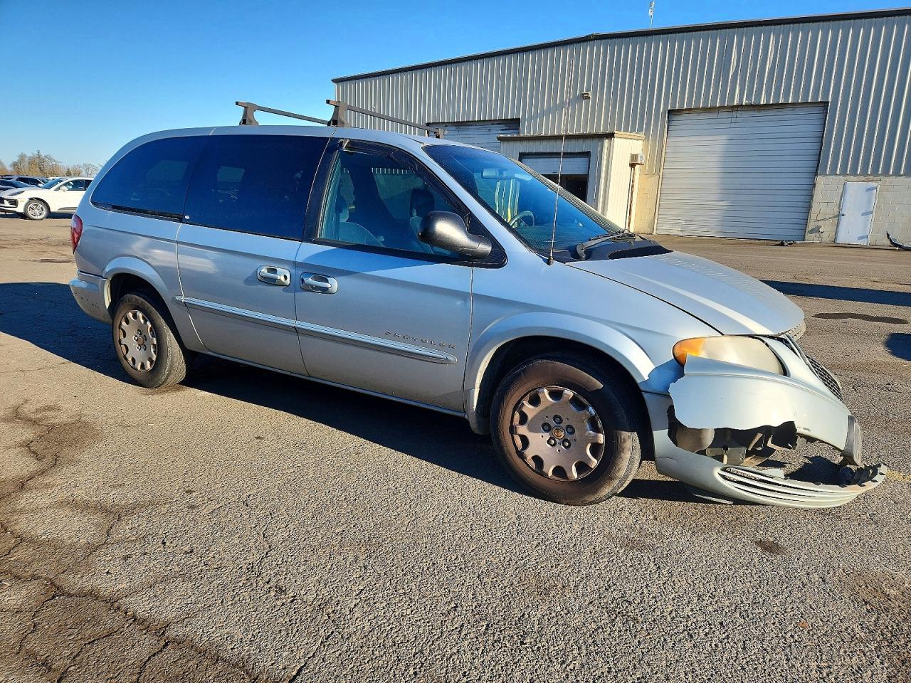 2001 Chrysler Town & Country Lx - Image 4