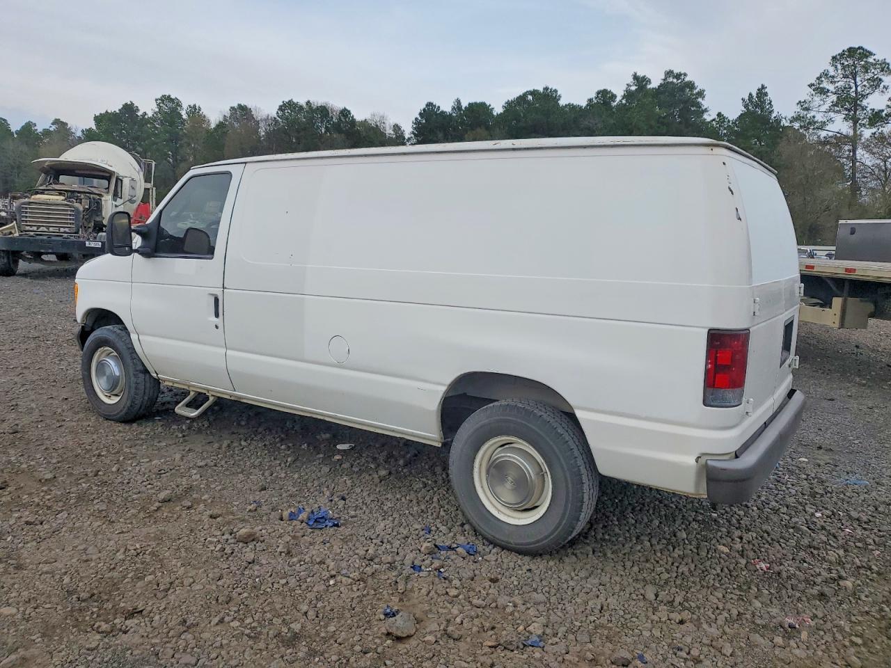 2003 Ford Econoline E250 Van - Фото 2