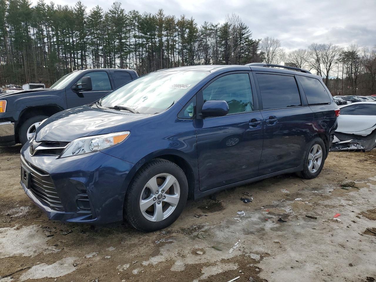 2019 Toyota Sienna Le