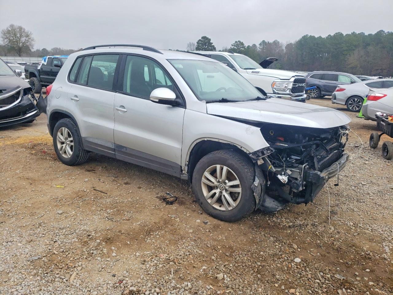 2015 Volkswagen Tiguan S - Фото 4