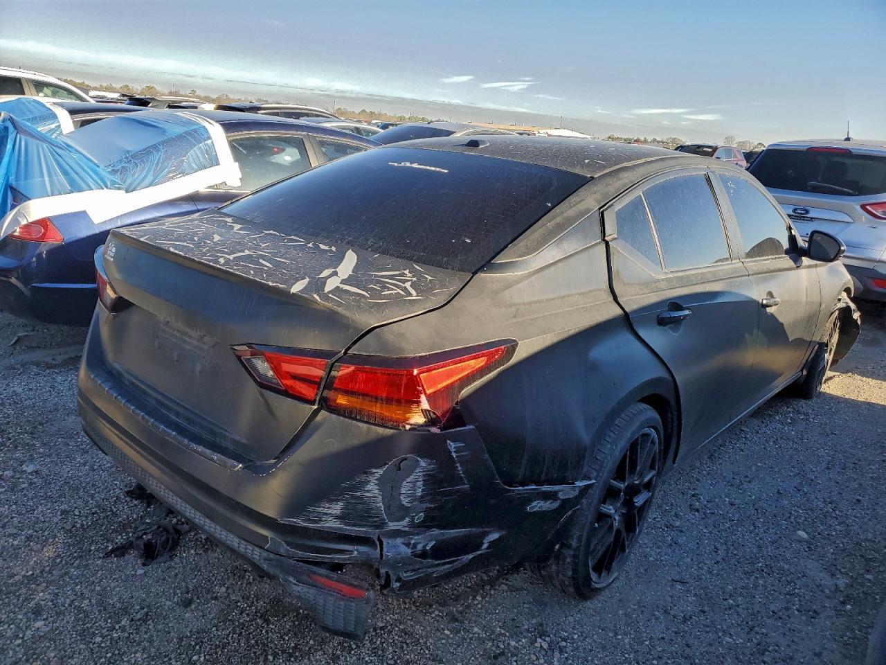 2019 Nissan Altima Sr - Фото 3