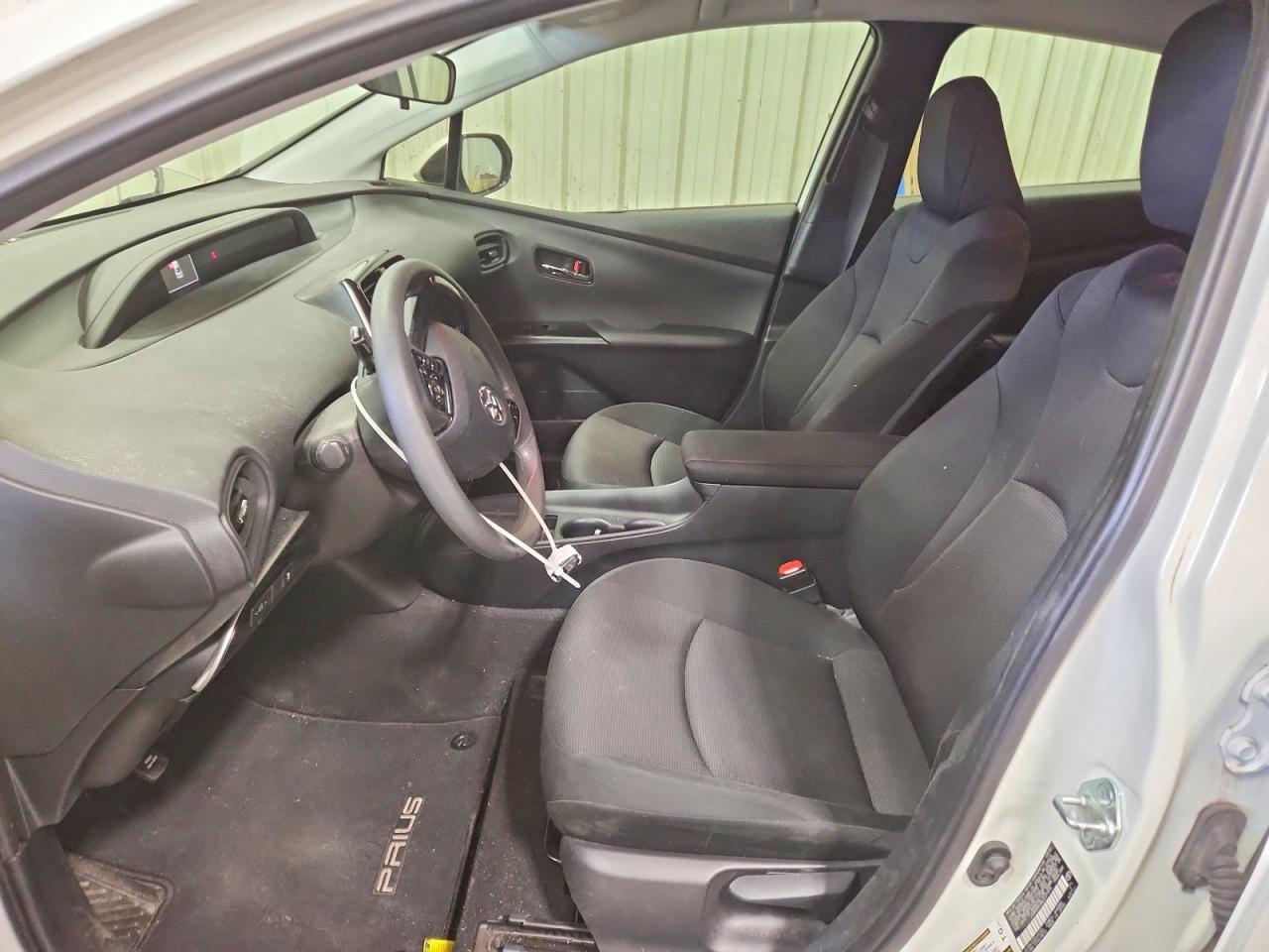 2020 Toyota Prius L Eco - Фото 7