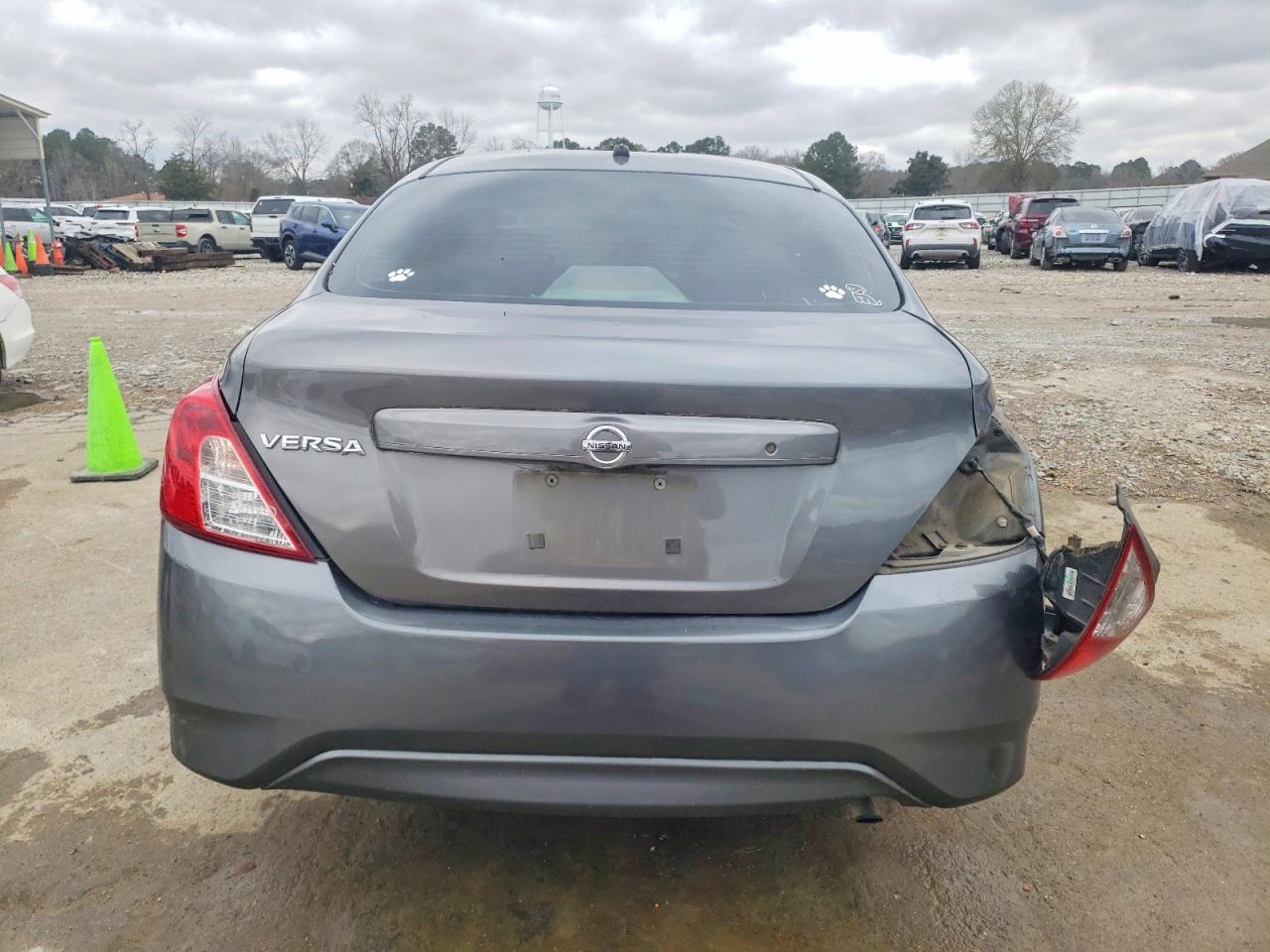 2016 Nissan Versa S - Image 6