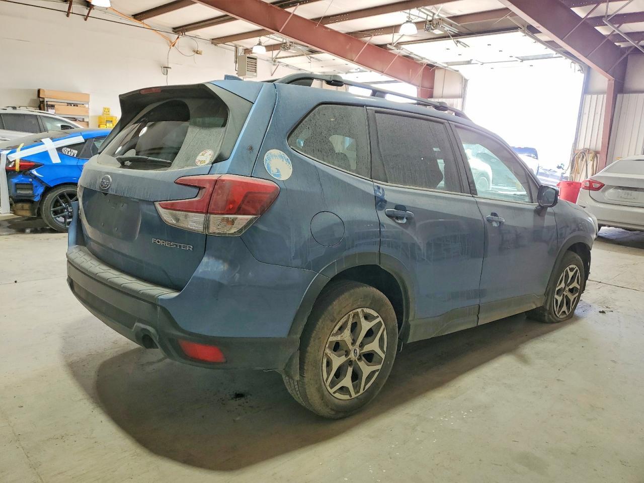 2021 Subaru Forester Premium - Фото 3