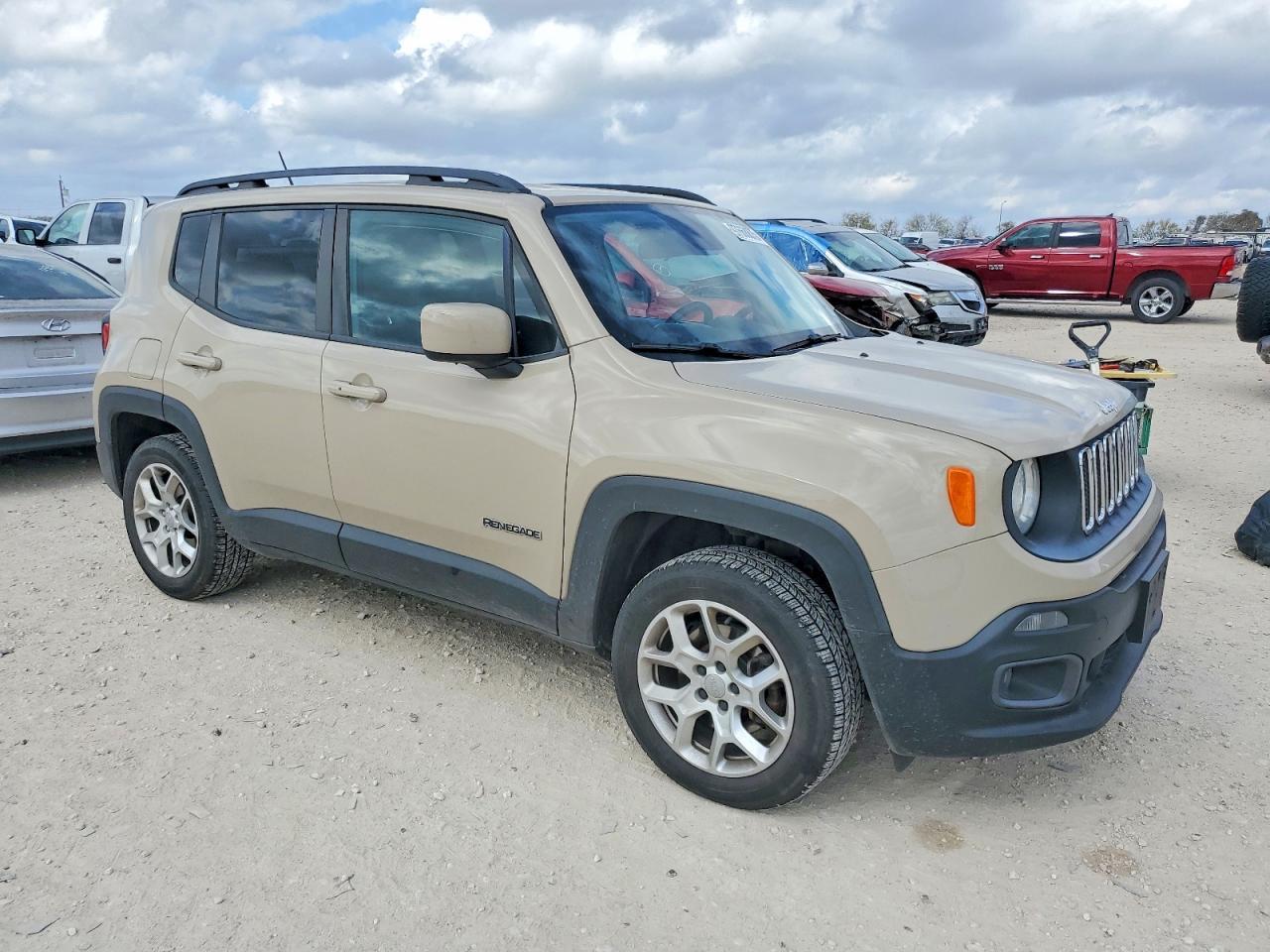 2016 Jeep Renegade Latitude - Image 4
