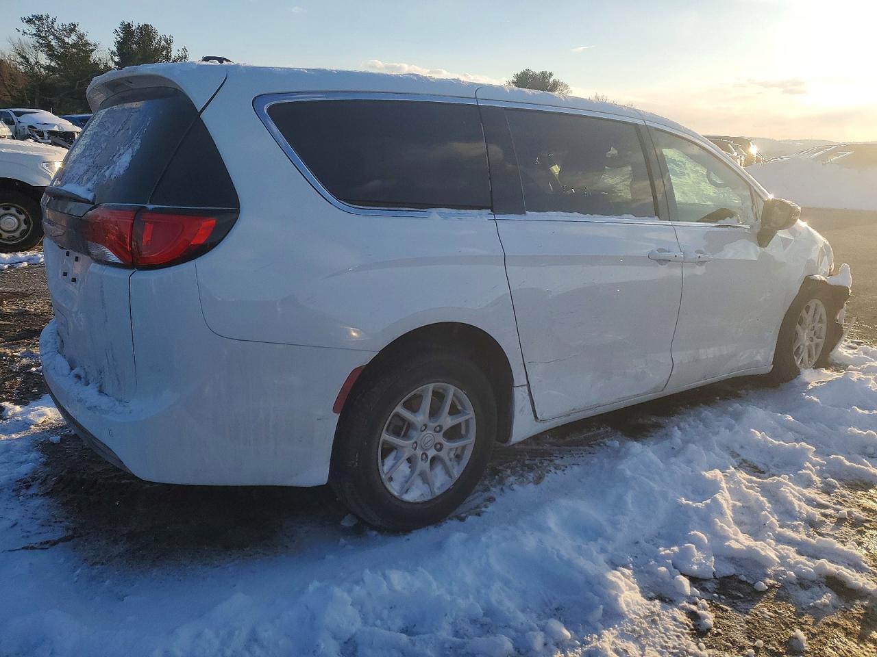 2025 Chrysler Voyager Lx - Image 3