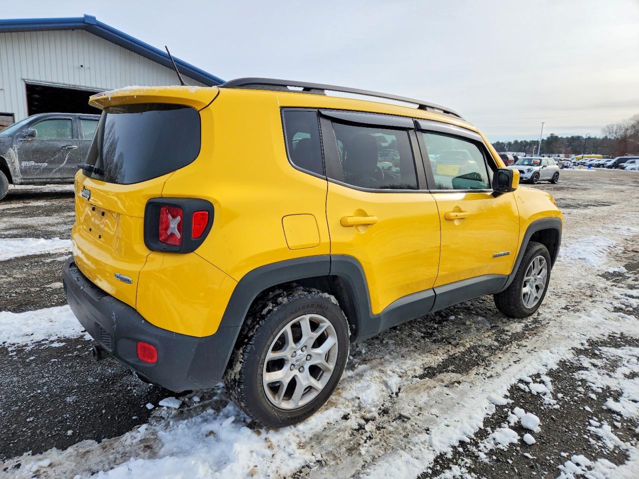 2016 Jeep Renegade Latitude - Image 3