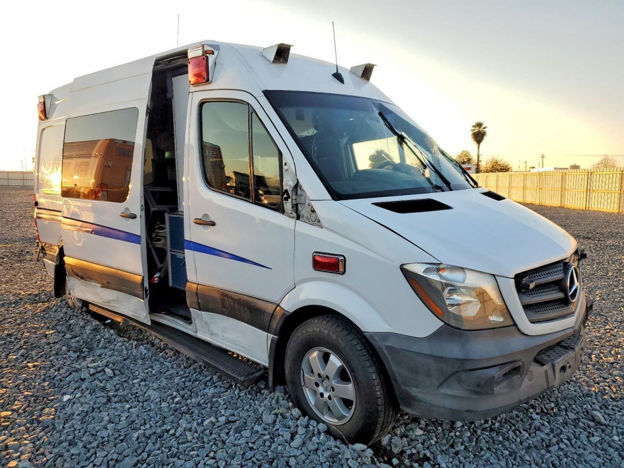 2017 Mercedes Benz Sprinter 2500 Ambulance - Image 4