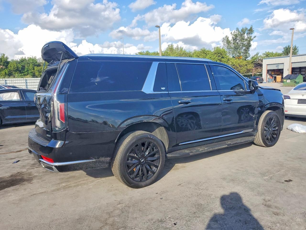 2022 Cadillac Escalade Esv Premium Luxury - Image 3