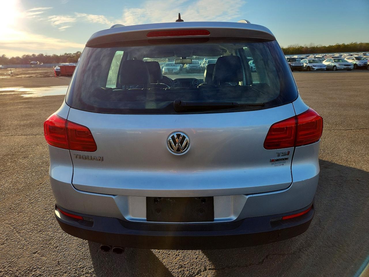 2017 Volkswagen Tiguan S - Фото 6