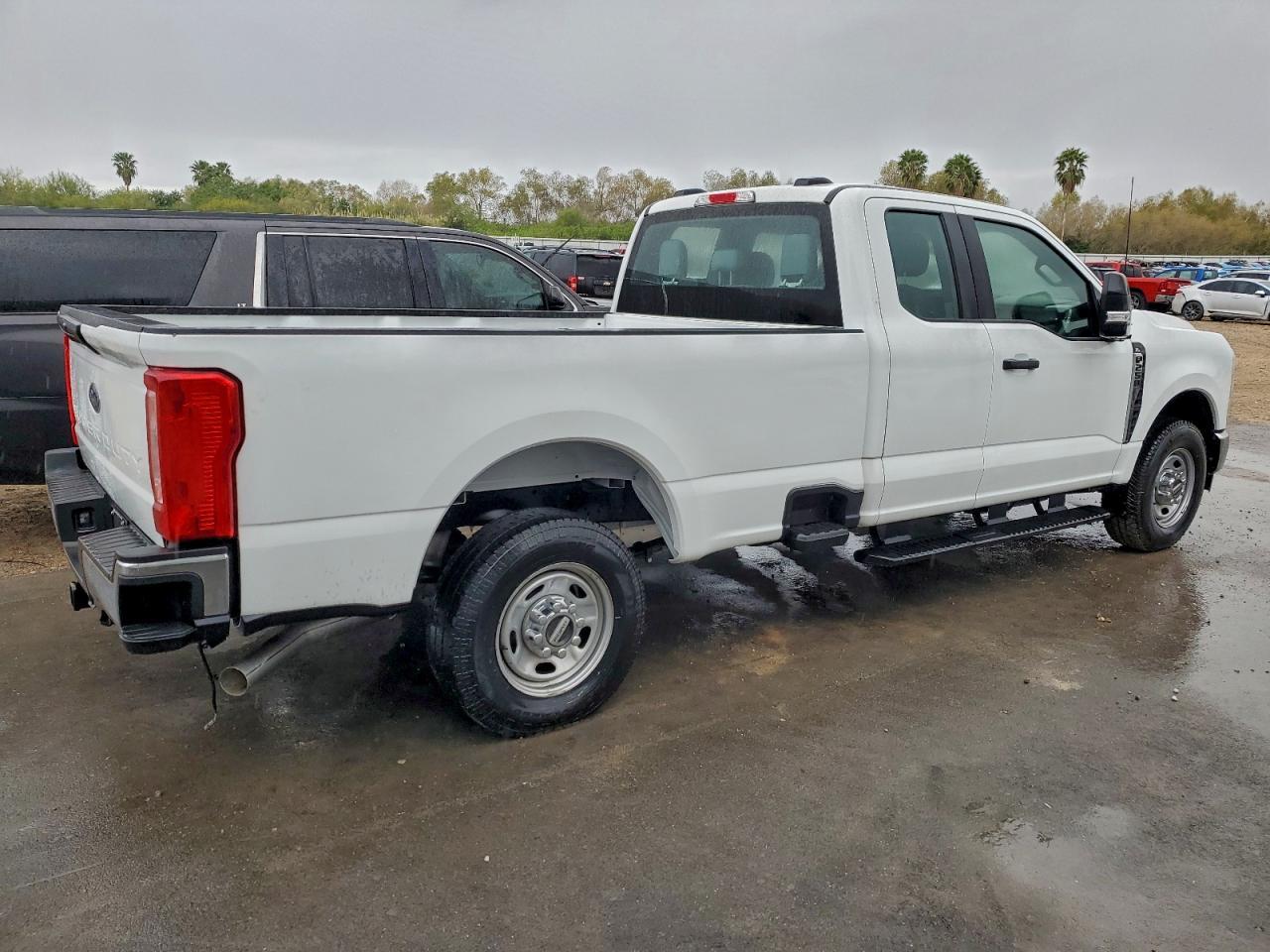 2024 Ford F250 Super Duty - Image 3