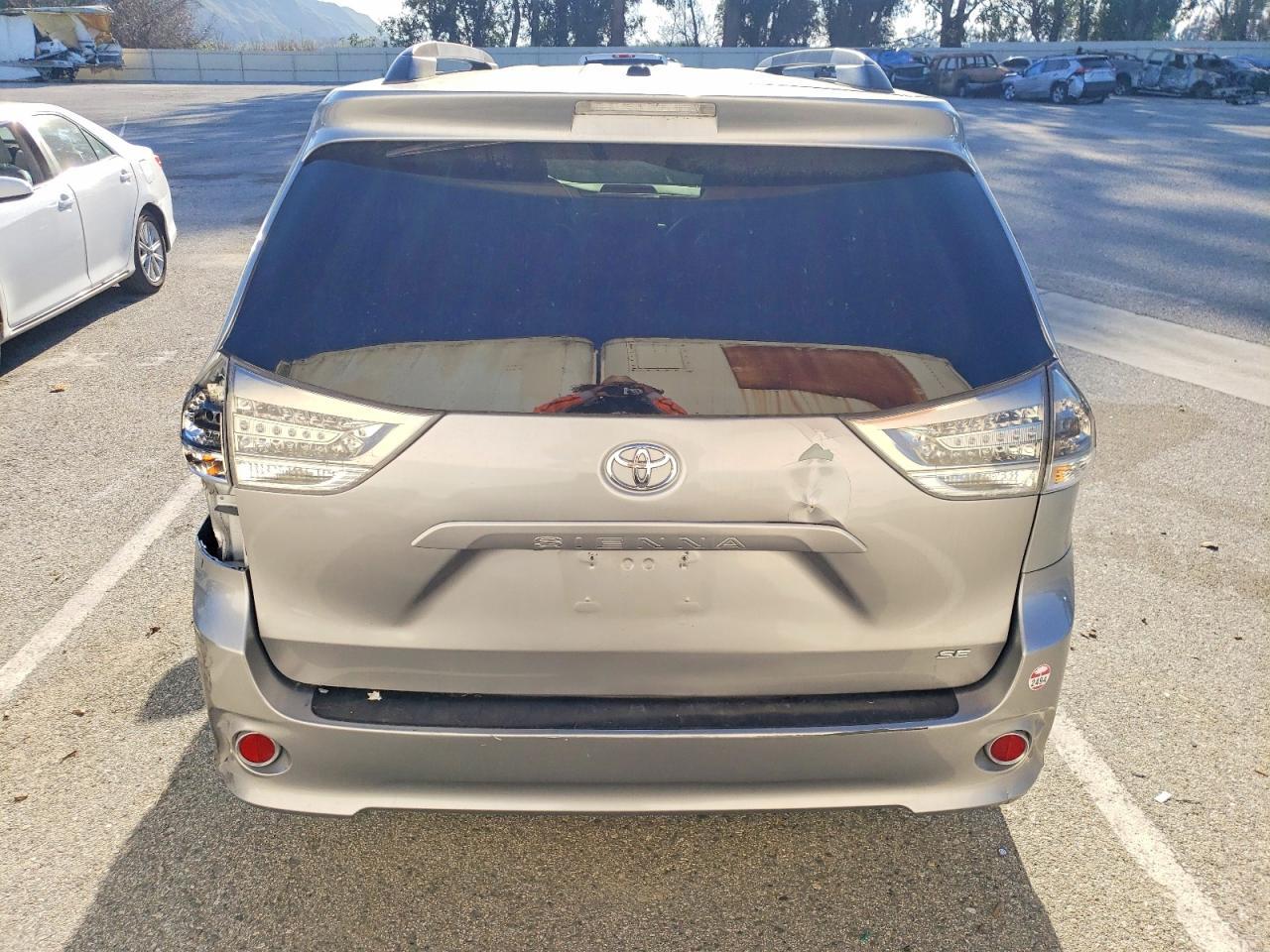 2012 Toyota Sienna Sport - Image 6