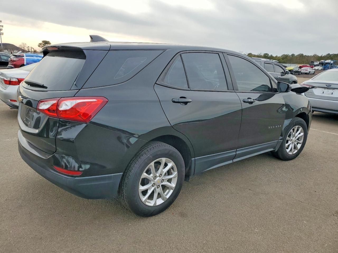 2021 Chevrolet Equinox Ls - Фото 3