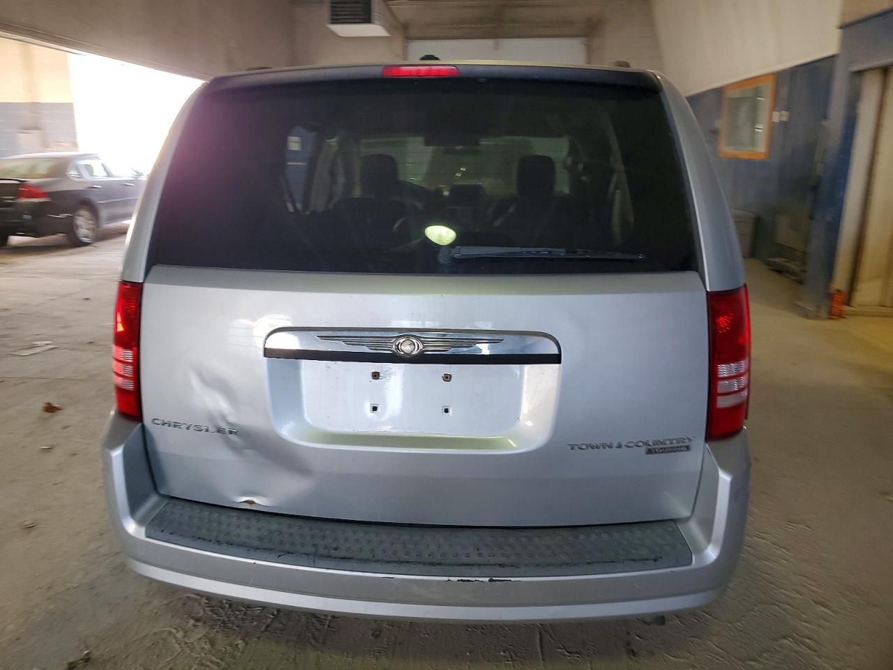 2009 Chrysler Town & Country Touring - Фото 6
