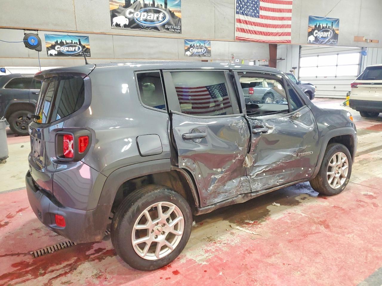 2023 Jeep Renegade Latitude - Image 3