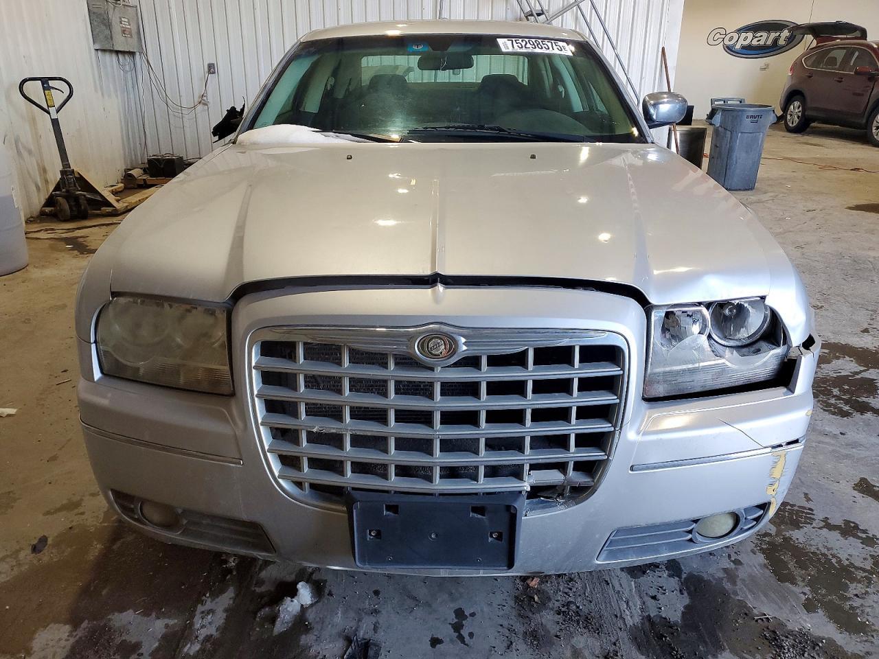2010 Chrysler 300 Touring - Фото 5
