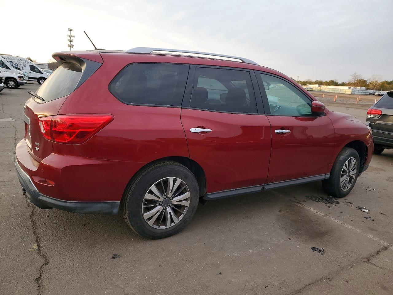 2018 Nissan Pathfinder S - Image 3